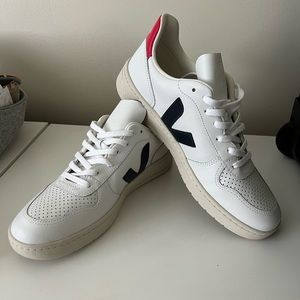 NWT Veja V-10 in extra white nautico pekin. Size 11 US EUR 44